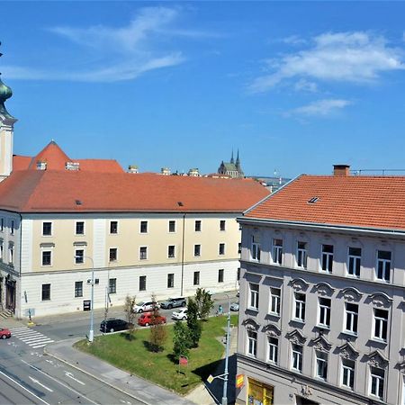 New Apartment With Garage Parking Brno Eksteriør bilde