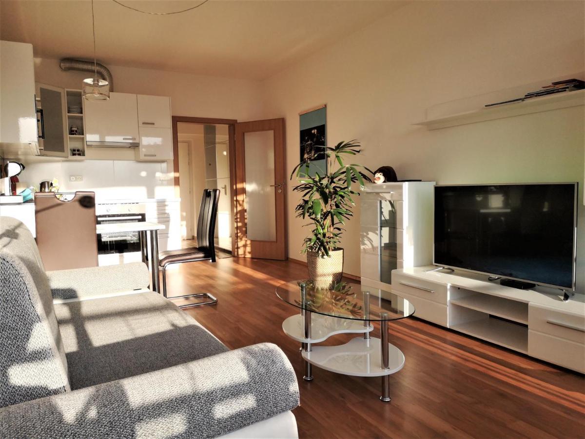 New Apartment With Garage Parking Brno Eksteriør bilde