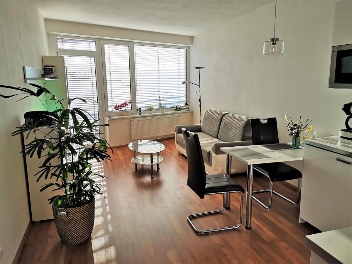 New Apartment With Garage Parking Brno Eksteriør bilde